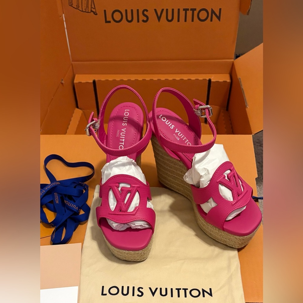 ✨SOLD!✨BRAND NEW!✨Louis Vuitton✨Isola Pink Epi Leather Espadrille Wedge Sandals